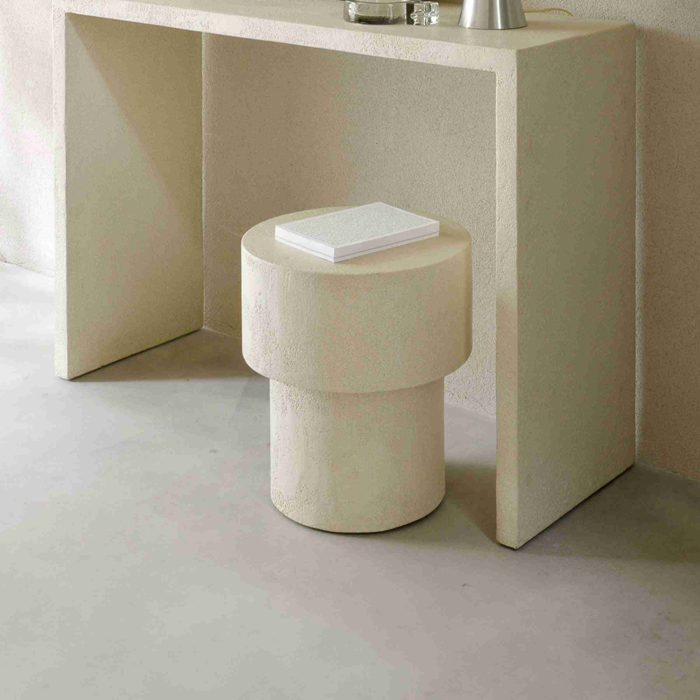 Ethnicraft Ronde Bijzettafel Elements Microcement, 41cm - Off White