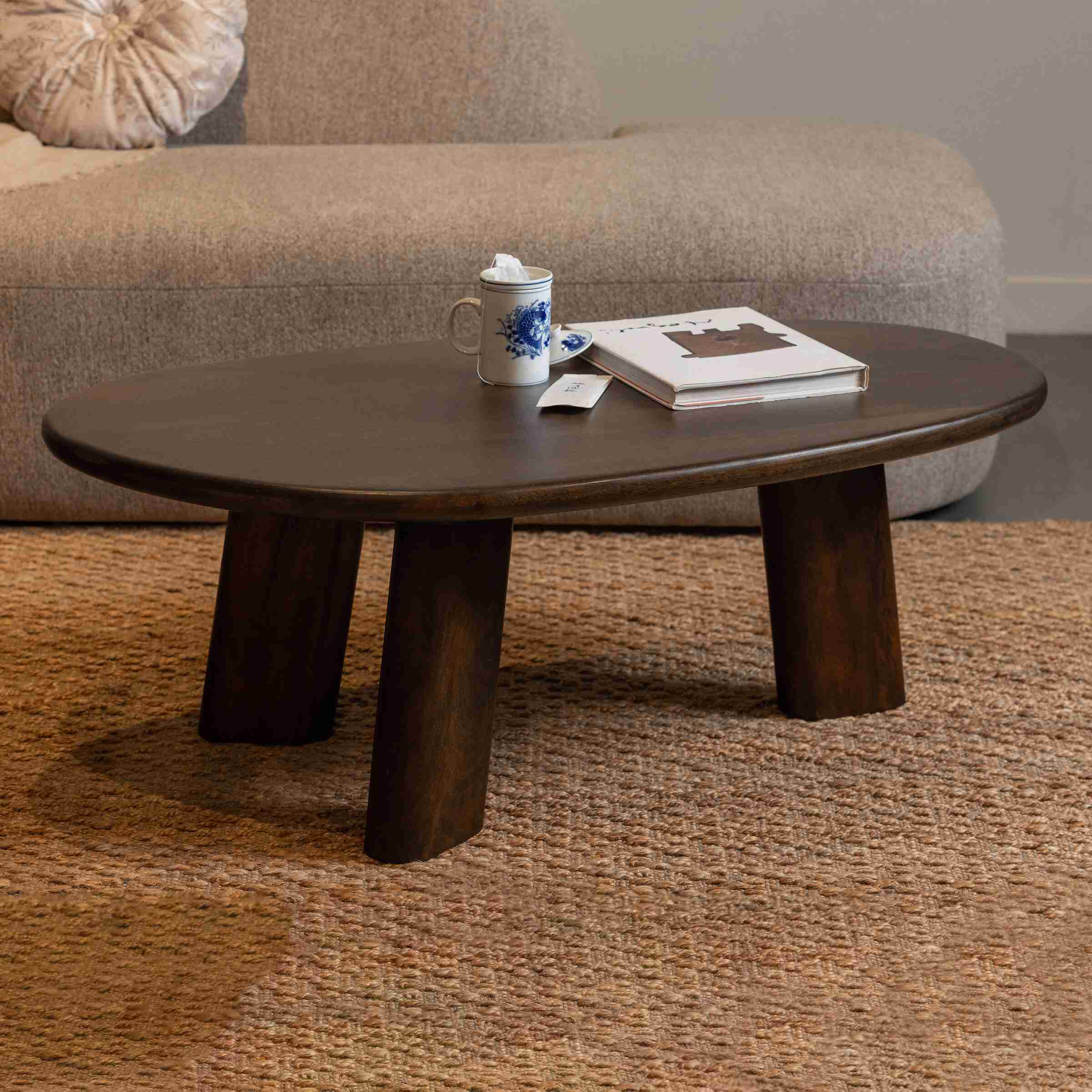 WOOOD Organische Salontafel Roundly Mangohout, 110 x 60cm - Walnoot - BePureHome