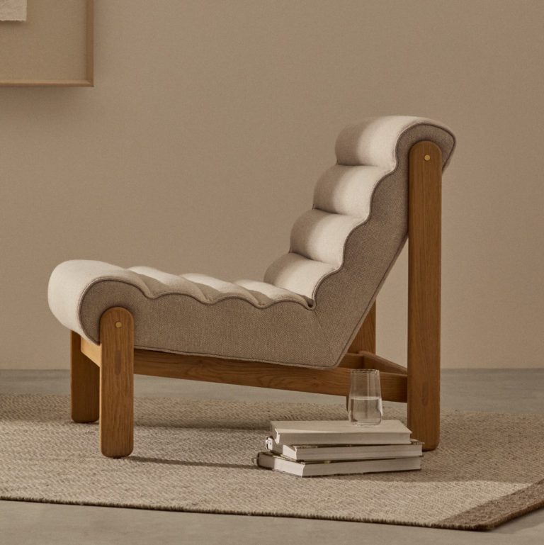 Kave Home Fauteuil Magira Structuurstof en eikenhout - Beige