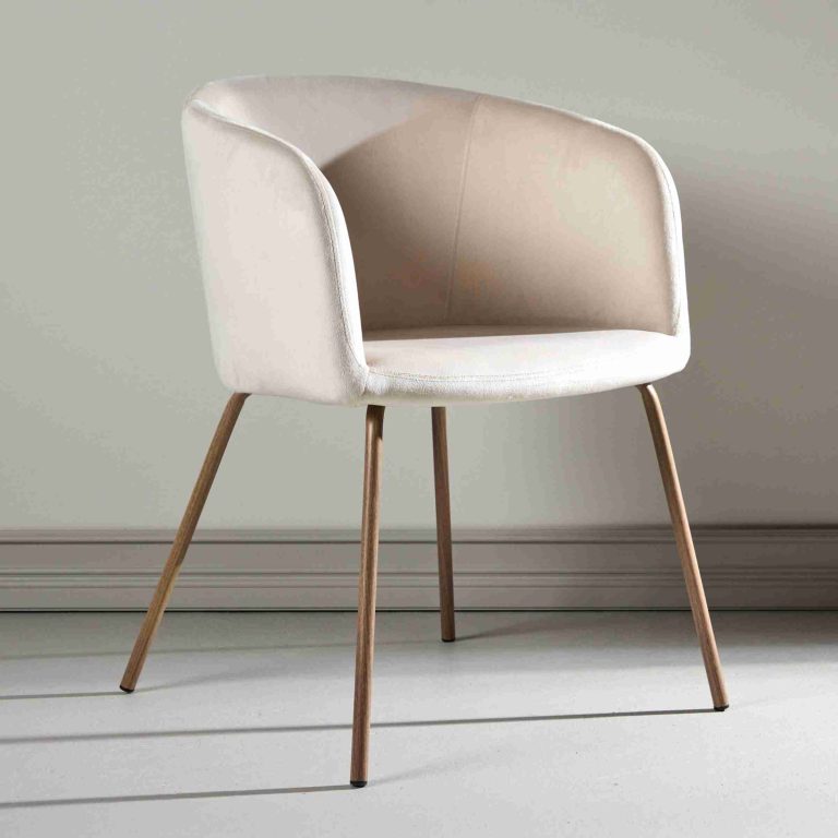Nohr Eetkamerstoel 'Karna' Velvet, kleur Crème/Walnoot