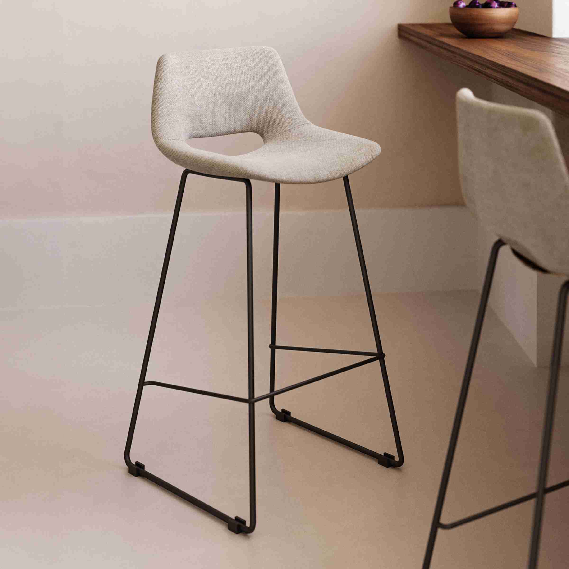 Kave Home Barkruk 'Zahara' kleur Beige (zithoogte 65cm)