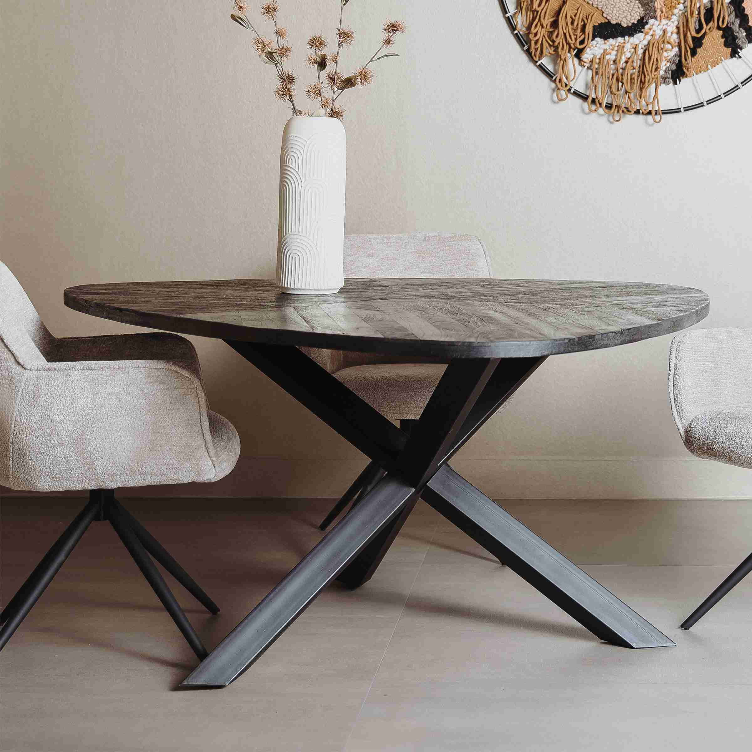 Tower Living Driehoekige Eettafel 'Trivero' Mangohout, 150 x 150cm, kleur Zwart