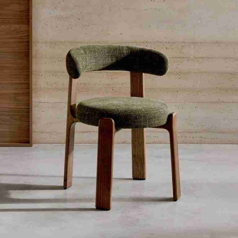 Kave Home Eetkamerstoel 'Granite' Chenille en essenhout, kleur Groen/Bruin