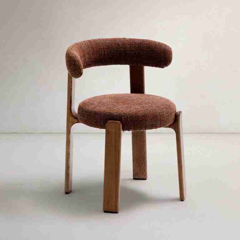 Kave Home Eetkamerstoel 'Granite' Chenille en essenhout, kleur Bruin