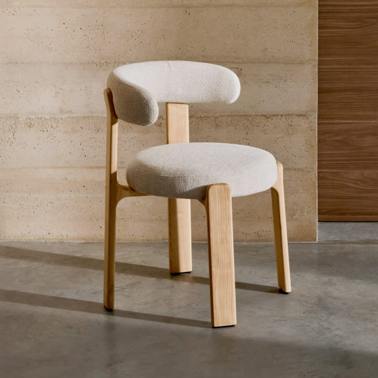 Kave Home Eetkamerstoel 'Granite' Chenille en essenhout, kleur Beige/Naturel