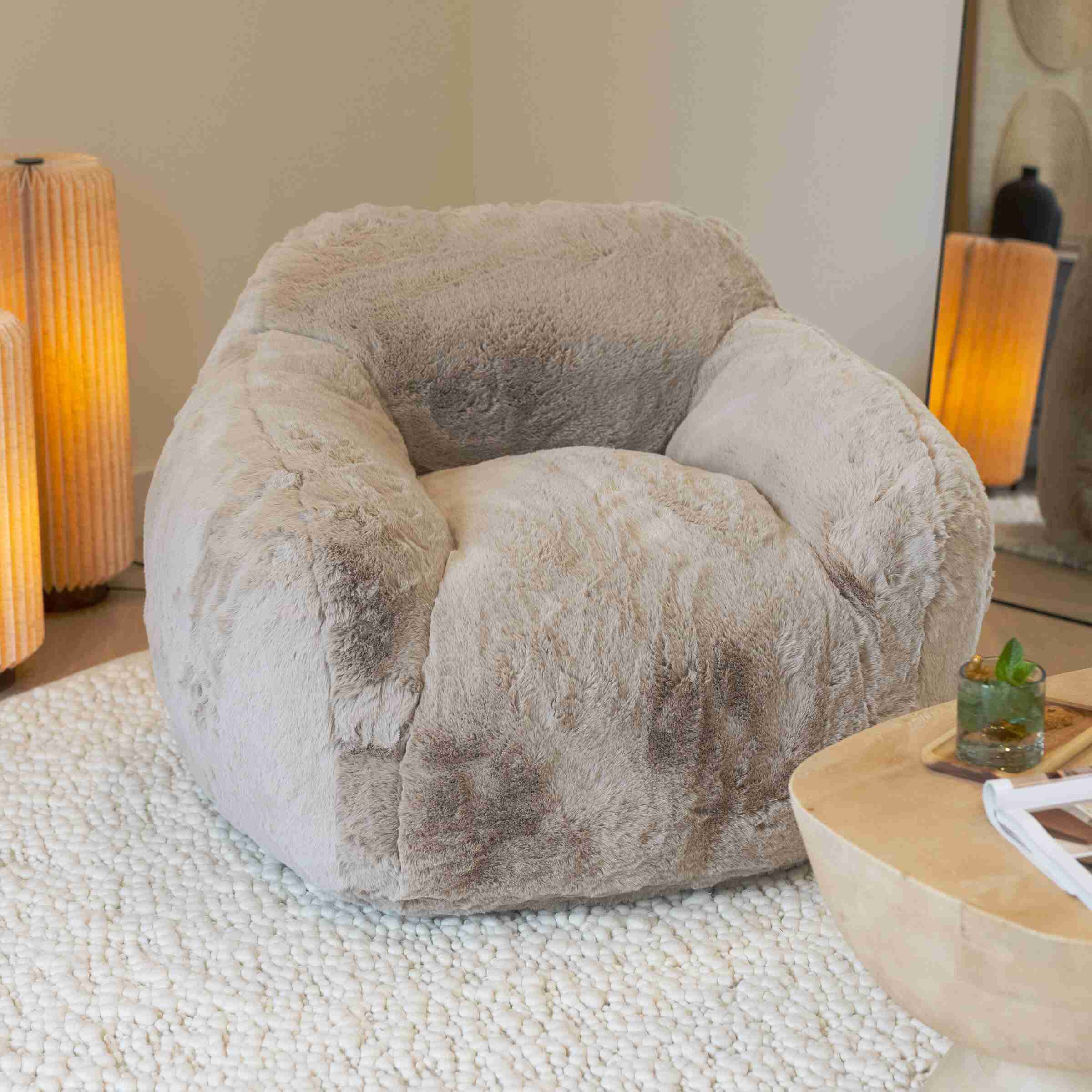 By-Boo Fauteuil 'Hug' Fluffy, kleur Taupe