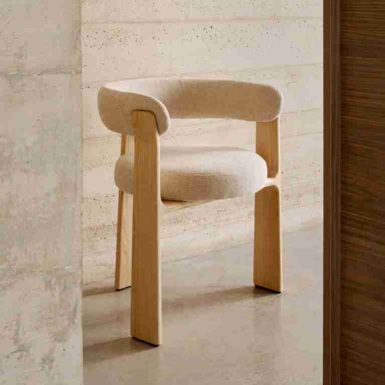 Kave Home Eetkamerstoel 'Granite' Chenille en essenhout, kleur Beige/Naturel