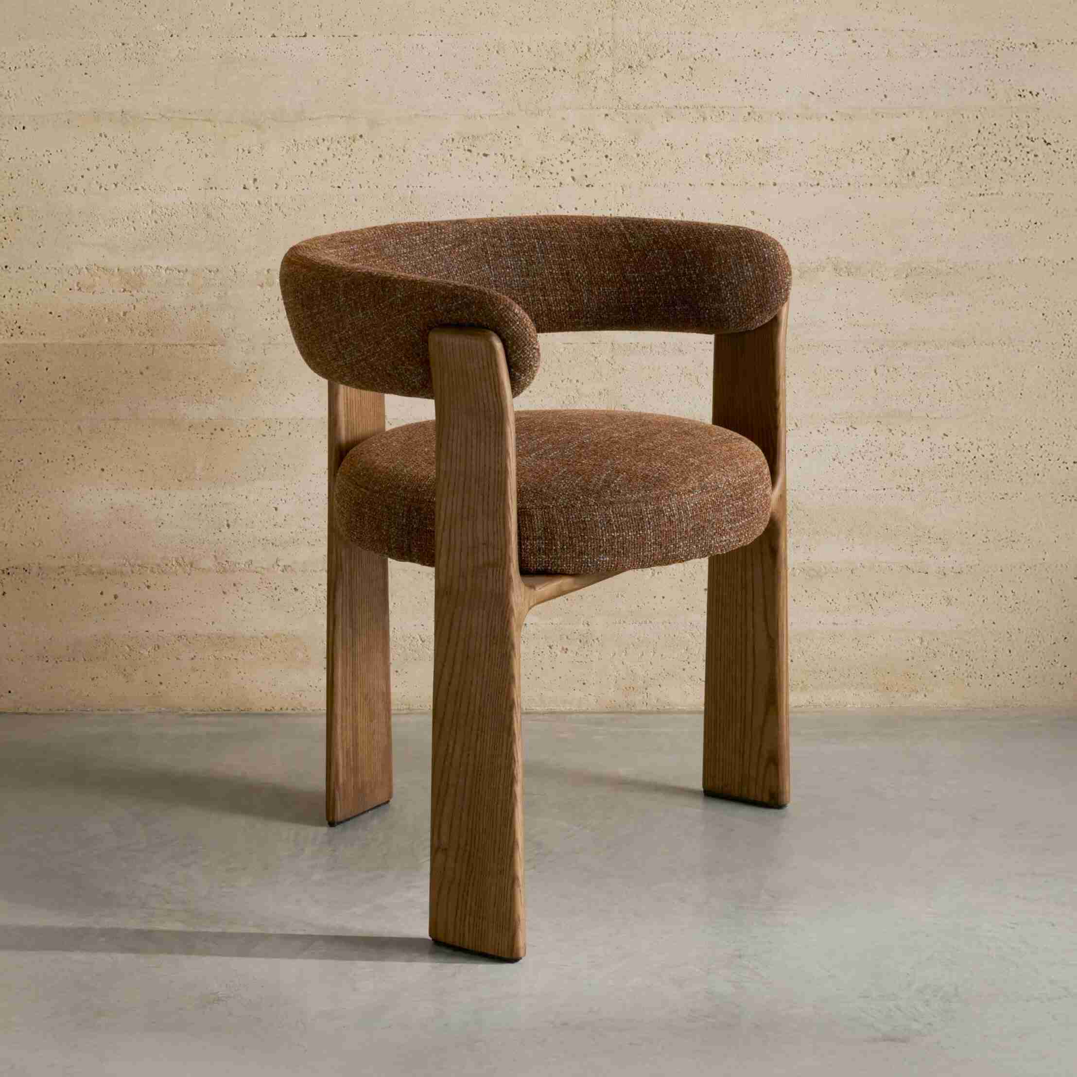 Kave Home Eetkamerstoel 'Granite' Chenille en essenhout, kleur Bruin