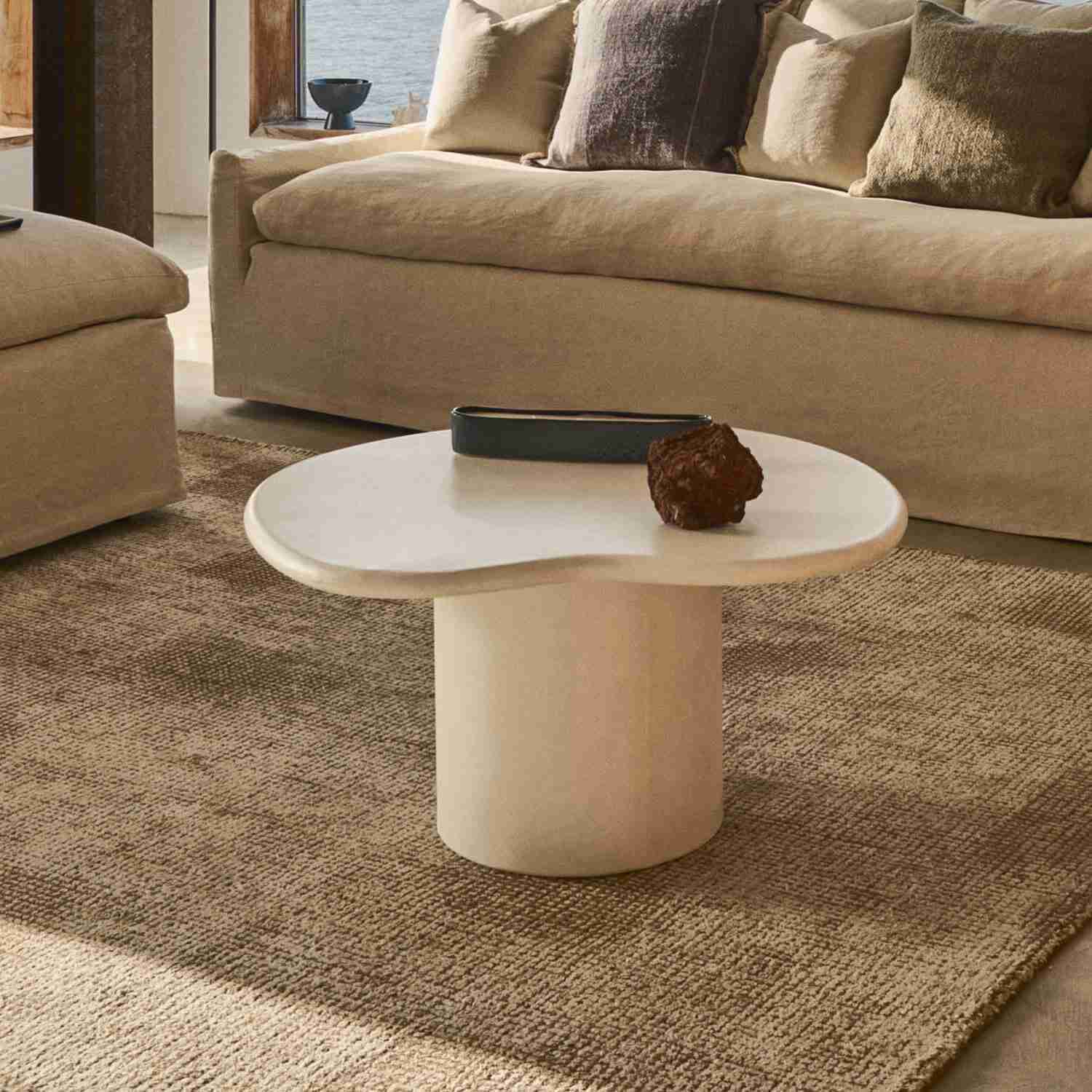 Kave Home Organische Salontafel 'Macarella' Cement, 83 x 77cm, kleur Wit