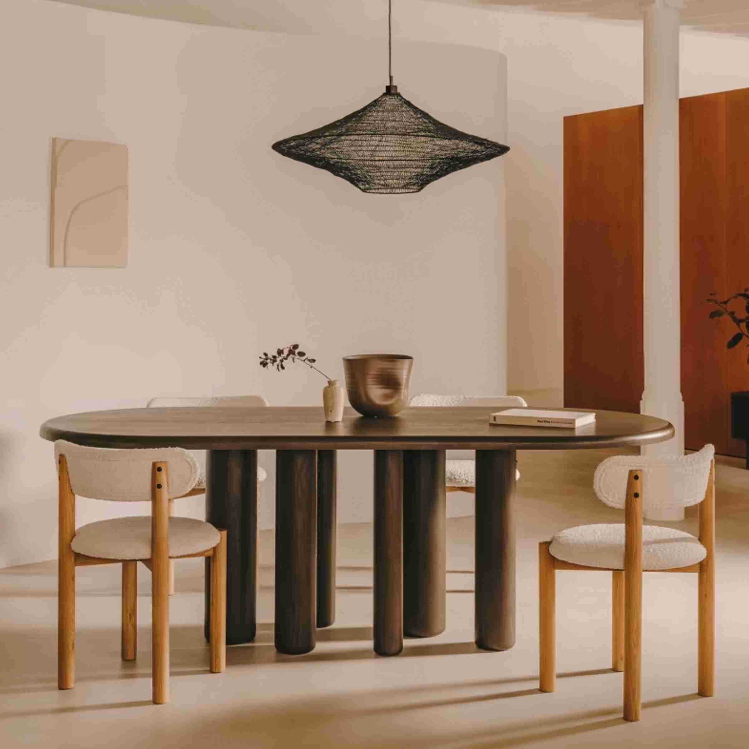 Kave Home Ovale Eettafel 'Mailen' Essenhout, 220 x 105cm, kleur Donkerbruin