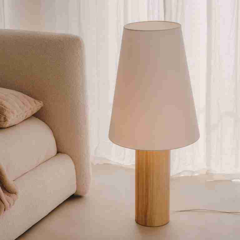 Kave Home Vloerlamp 'Marga' Rubberhout, 110cm hoog, kleur Naturel