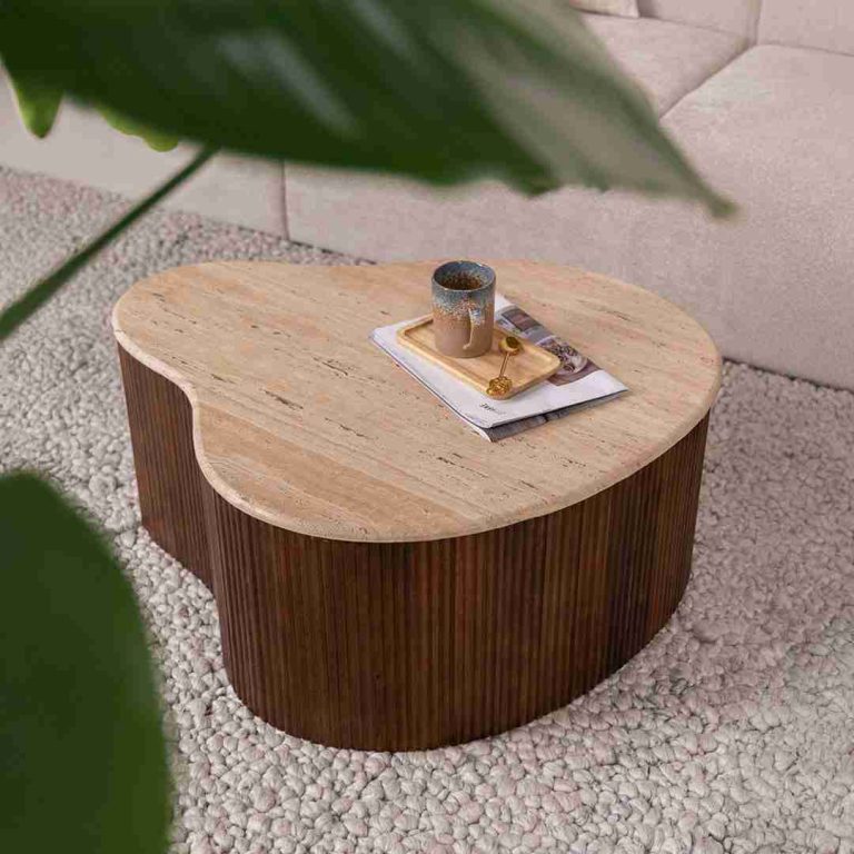 Eleonora Salontafel 'Mari' Organisch, Mangohout en Travertin, 83 x 72cm