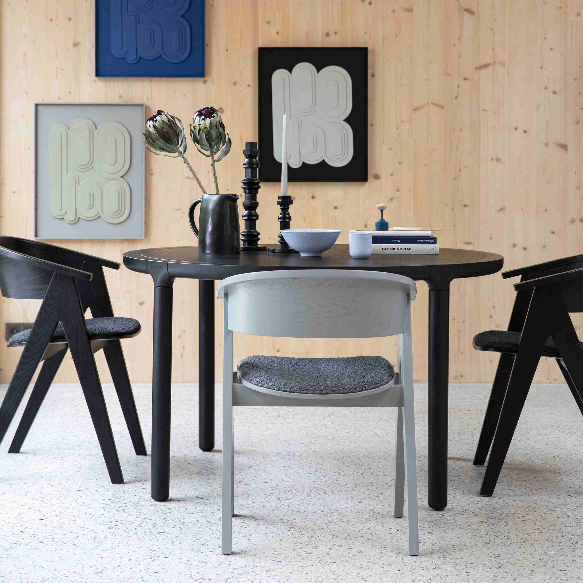 Zuiver Ronde Eettafel 'Storm' Essenhout, 128cm, kleur Zwart