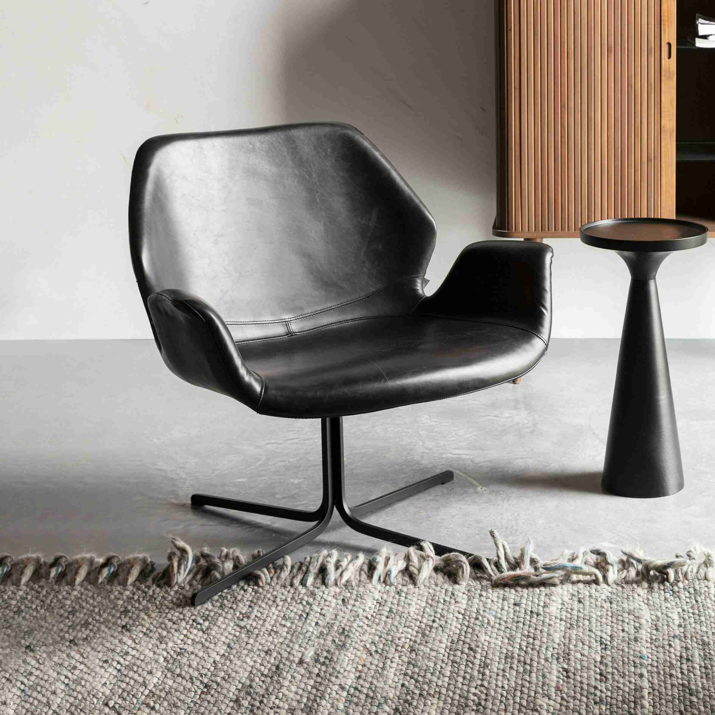 Zuiver Draaibare Fauteuil 'Nikki' Vintage PU leer, kleur Zwart