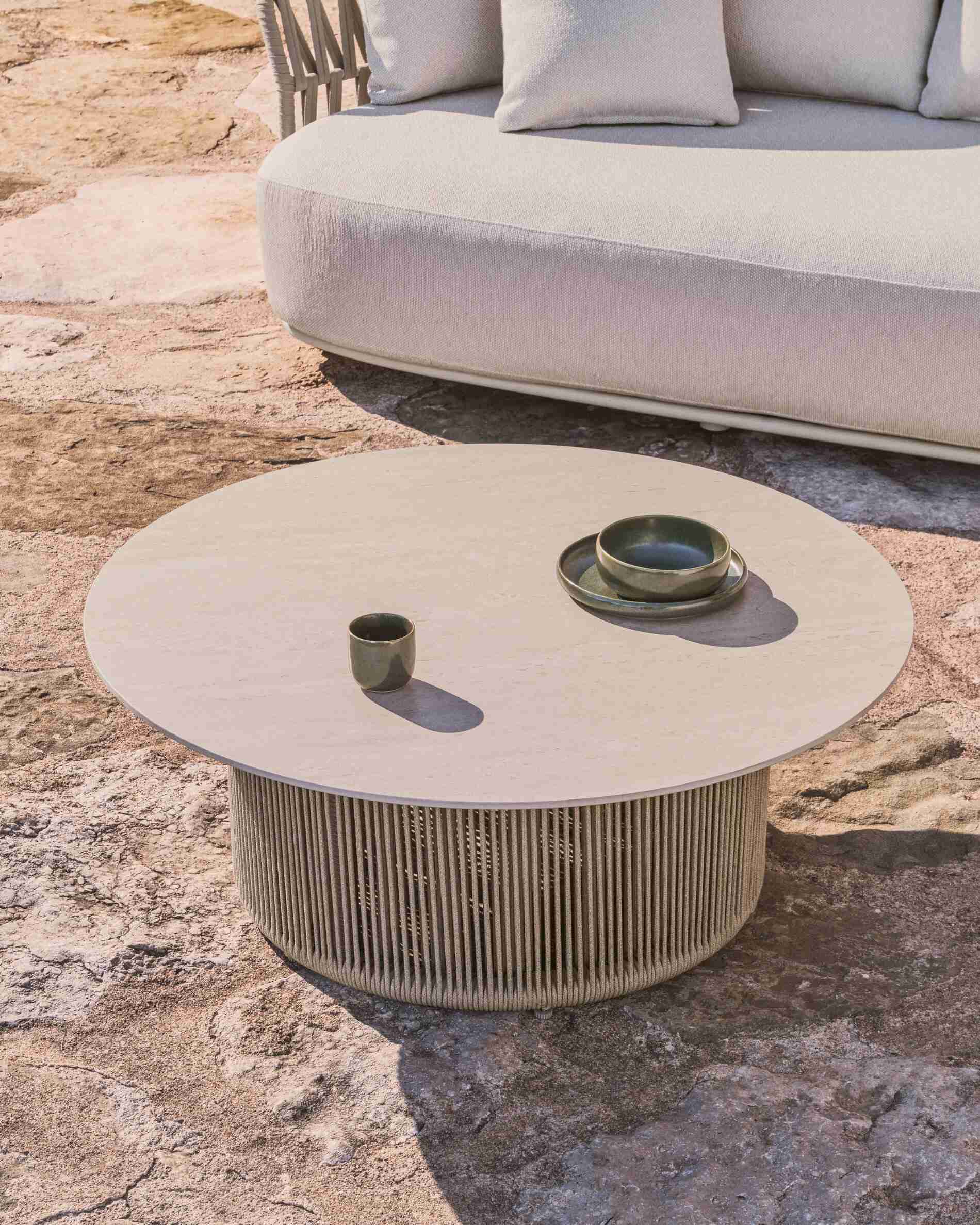 Kave Home Outdoor Salontafel Orosei Gesinterde steen en touw, 90cm - Naturel - Rond