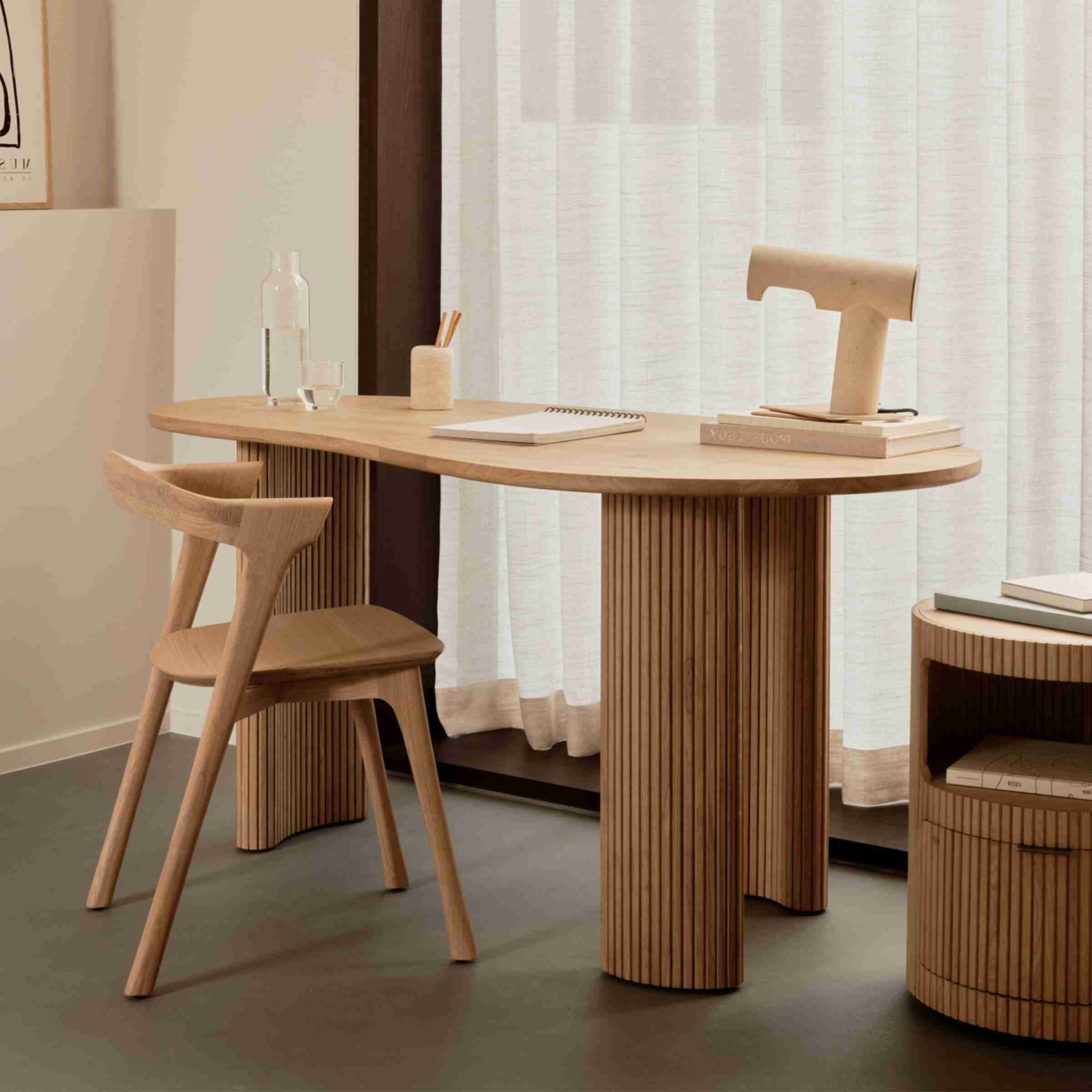 Ethnicraft Organisch Bureau Boomerang Gevernist Eikenhout, 160 x 83cm - Naturel