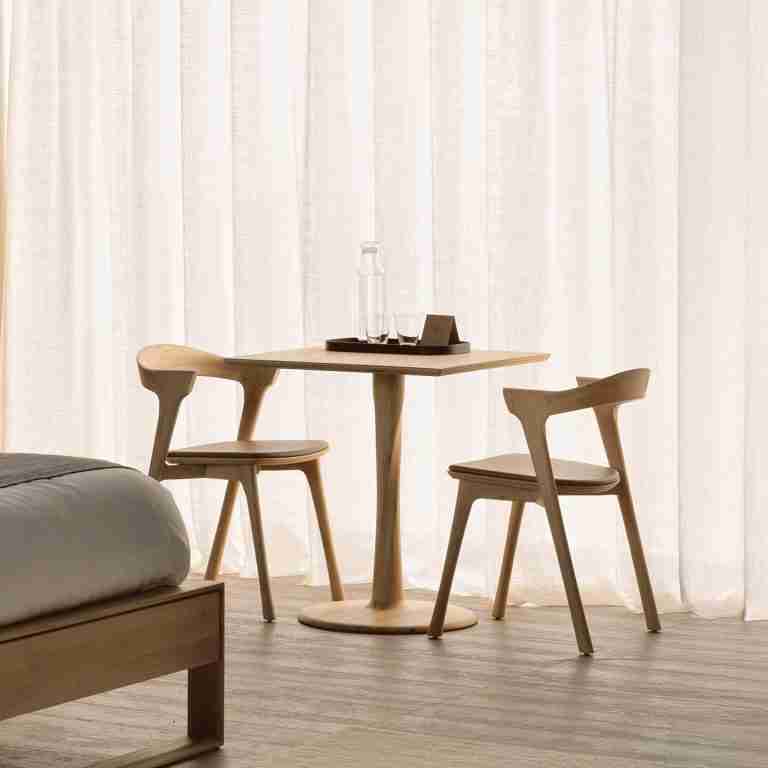Ethnicraft Vierkante Bistrotafel Torsion Gevernist Eikenhout, 70 x 70cm - Naturel