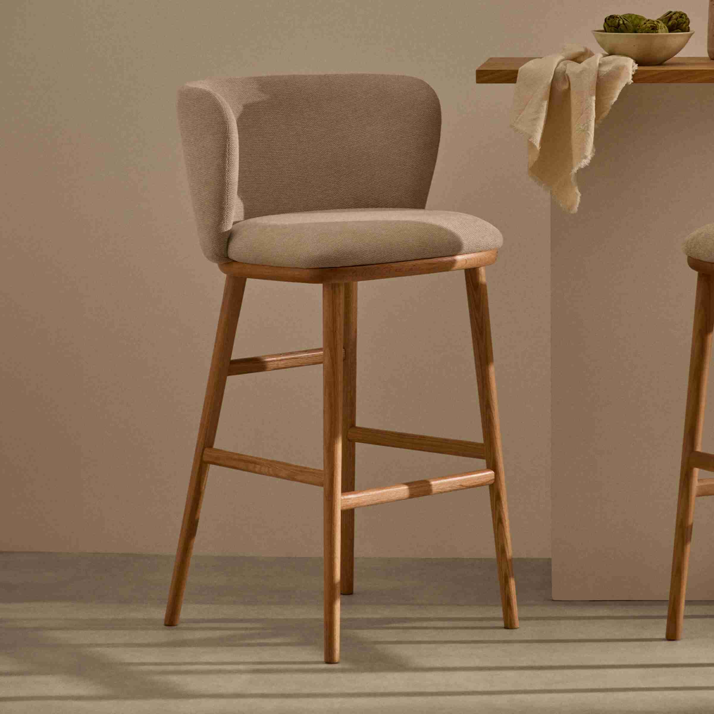 Kave Home Barkruk Ciselia Chenille - Beige (zithoogte 75cm)