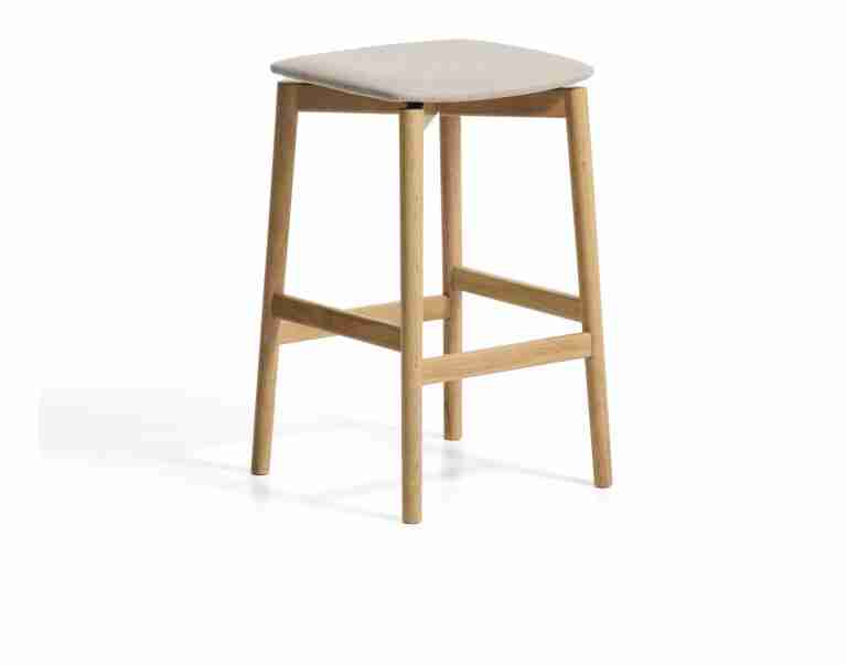 Kave Home Barkruk Evera Chenulle en eiken - Beige/Naturel (zithoogte 67cm)