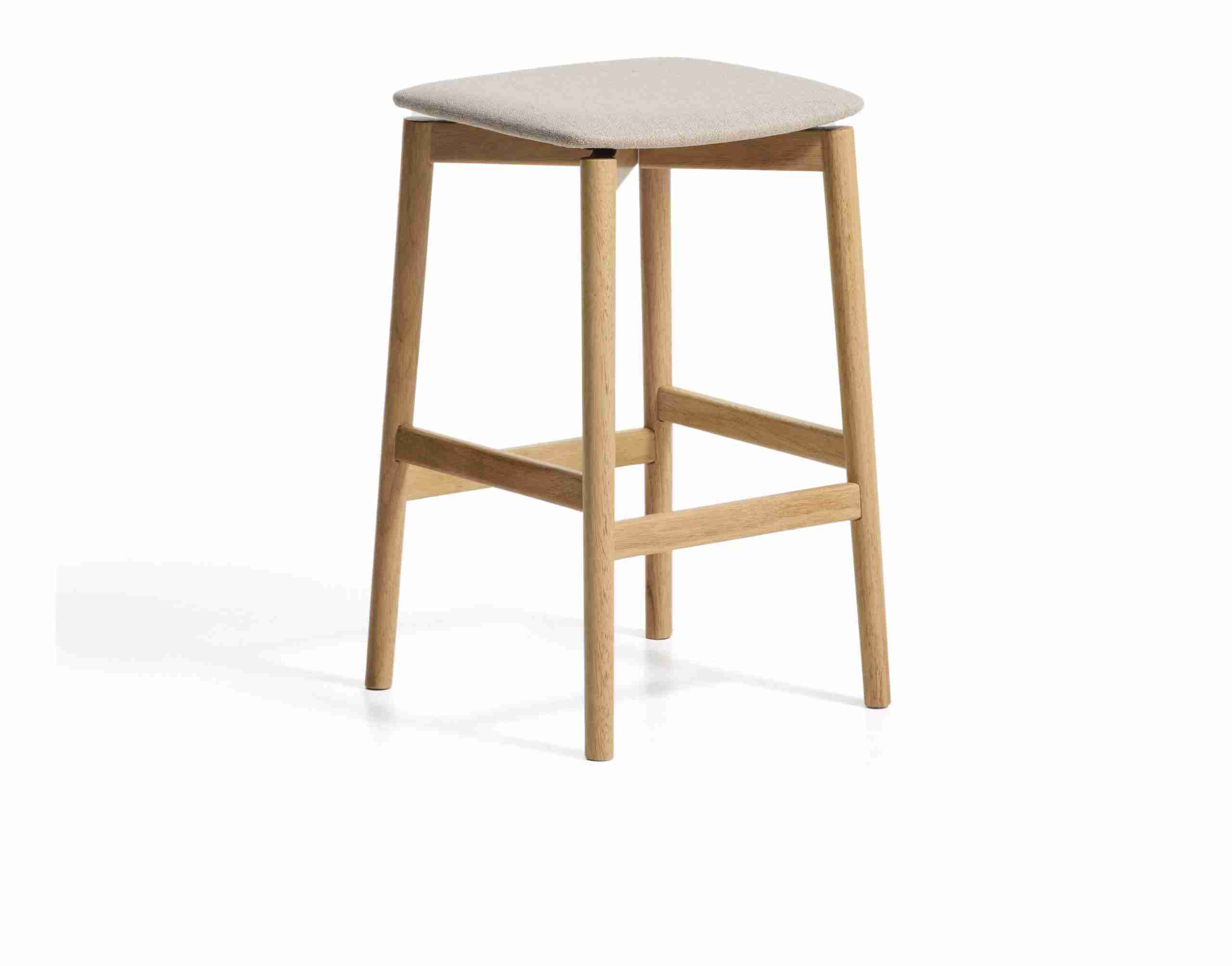 Kave Home Barkruk Evera Chenulle en eiken - Beige/Naturel (zithoogte 67cm)