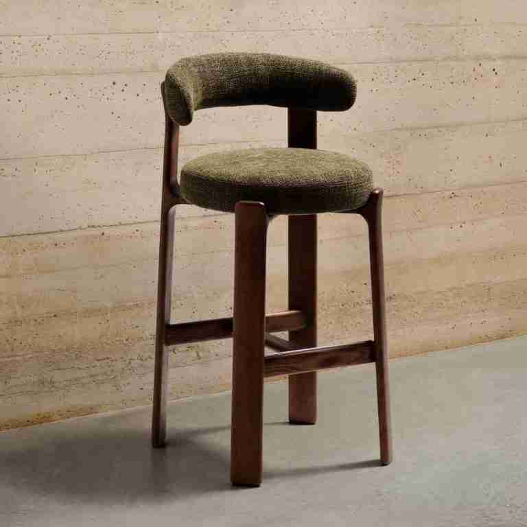 Kave Home Barkruk Granite Chenille en essenhout - Groen/Bruin (zithoogte 75cm)