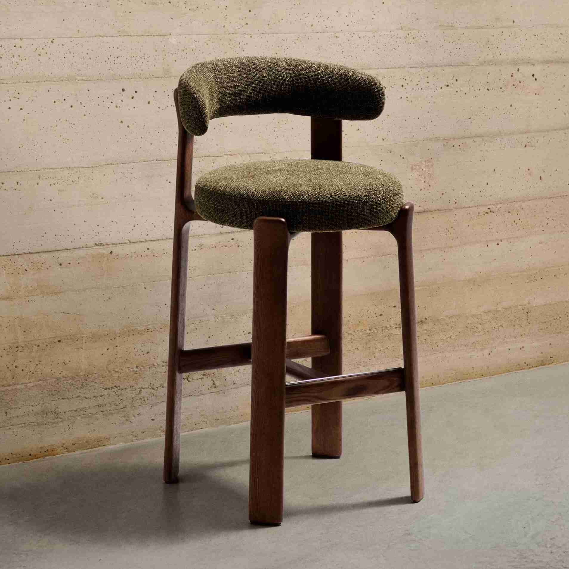 Kave Home Barkruk Granite Chenille en essenhout - Groen/Bruin (zithoogte 75cm)