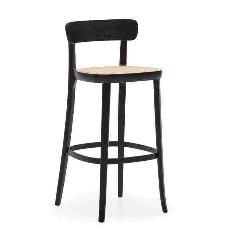 Kave Home Barkruk Romane Beukenhout en rotan - Zwart (zithoogte 75cm)