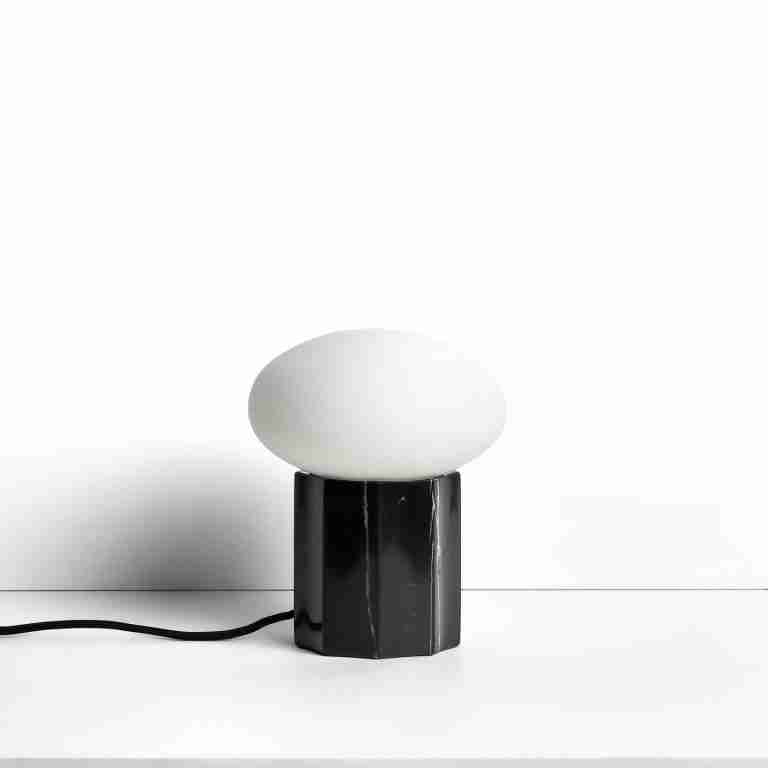 Kave Home Tafellamp Idela Glas en marmer, √ò15cm - Zwart