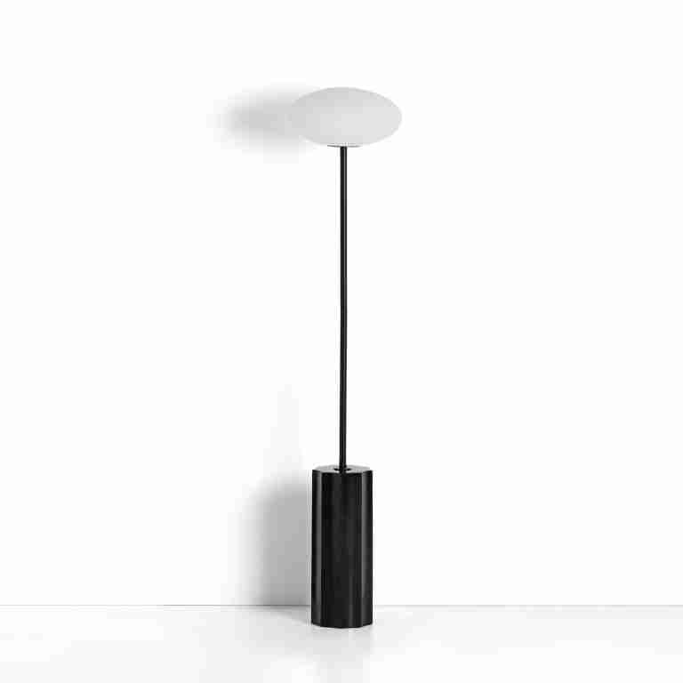 Kave Home Vloerlamp Idela Glas en marmer, 120cm - Zwart