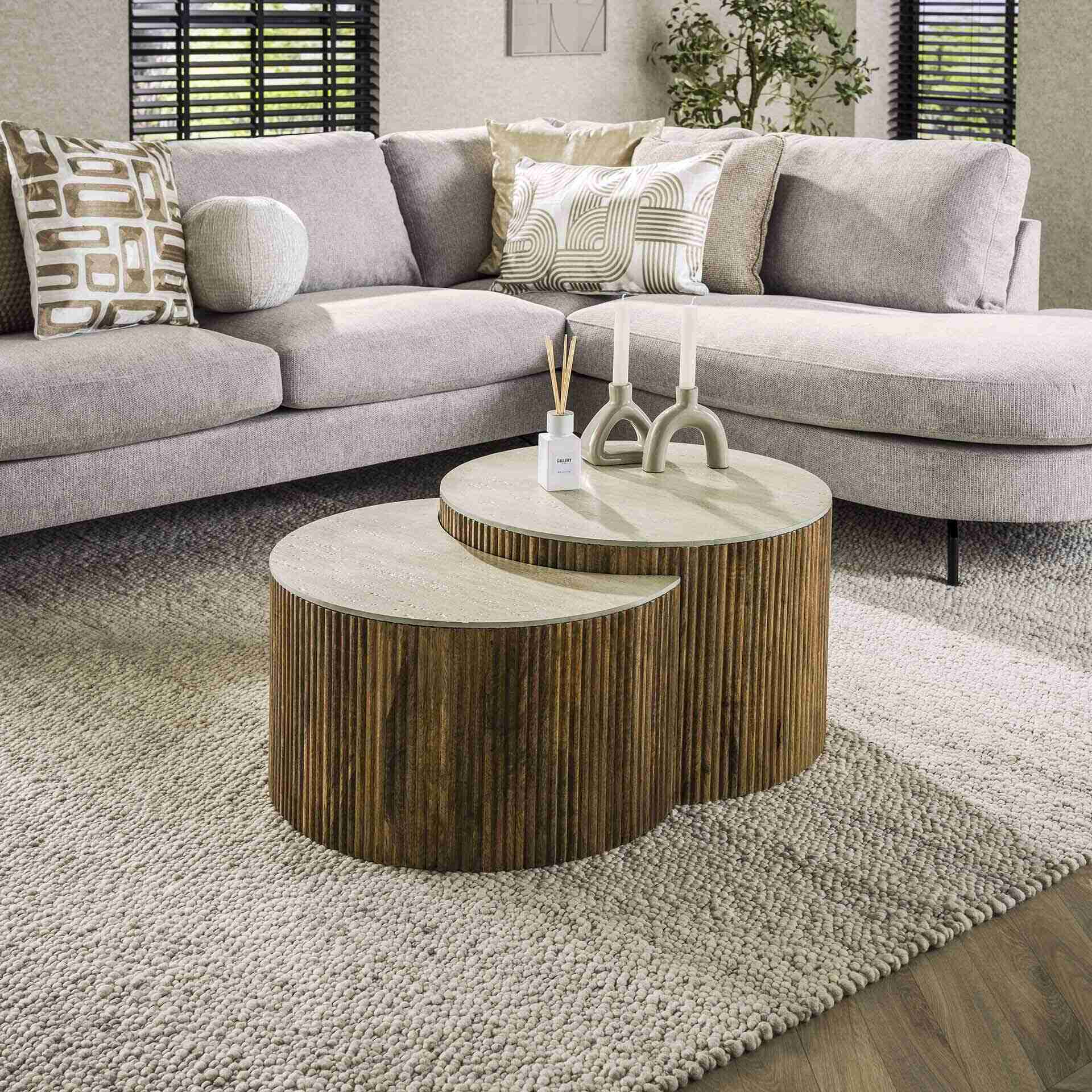 LifestyleFurn Halfronde Salontafel Beckie Mangohout en Keramiek in Travertin-look, Set van 2 stuks - Massief mango zandkleur