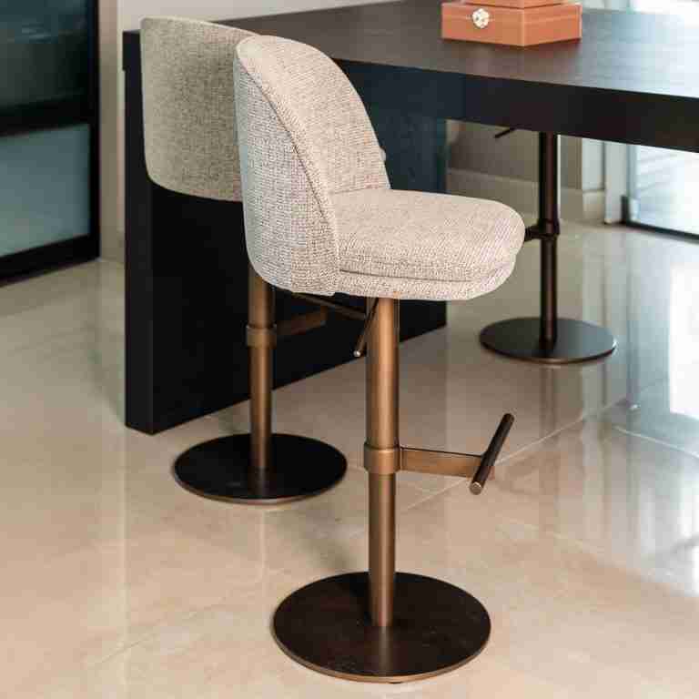 Richmond Draaibare Barstoel Vesper Fancy stof - Mocca (zithoogte 59-84cm)