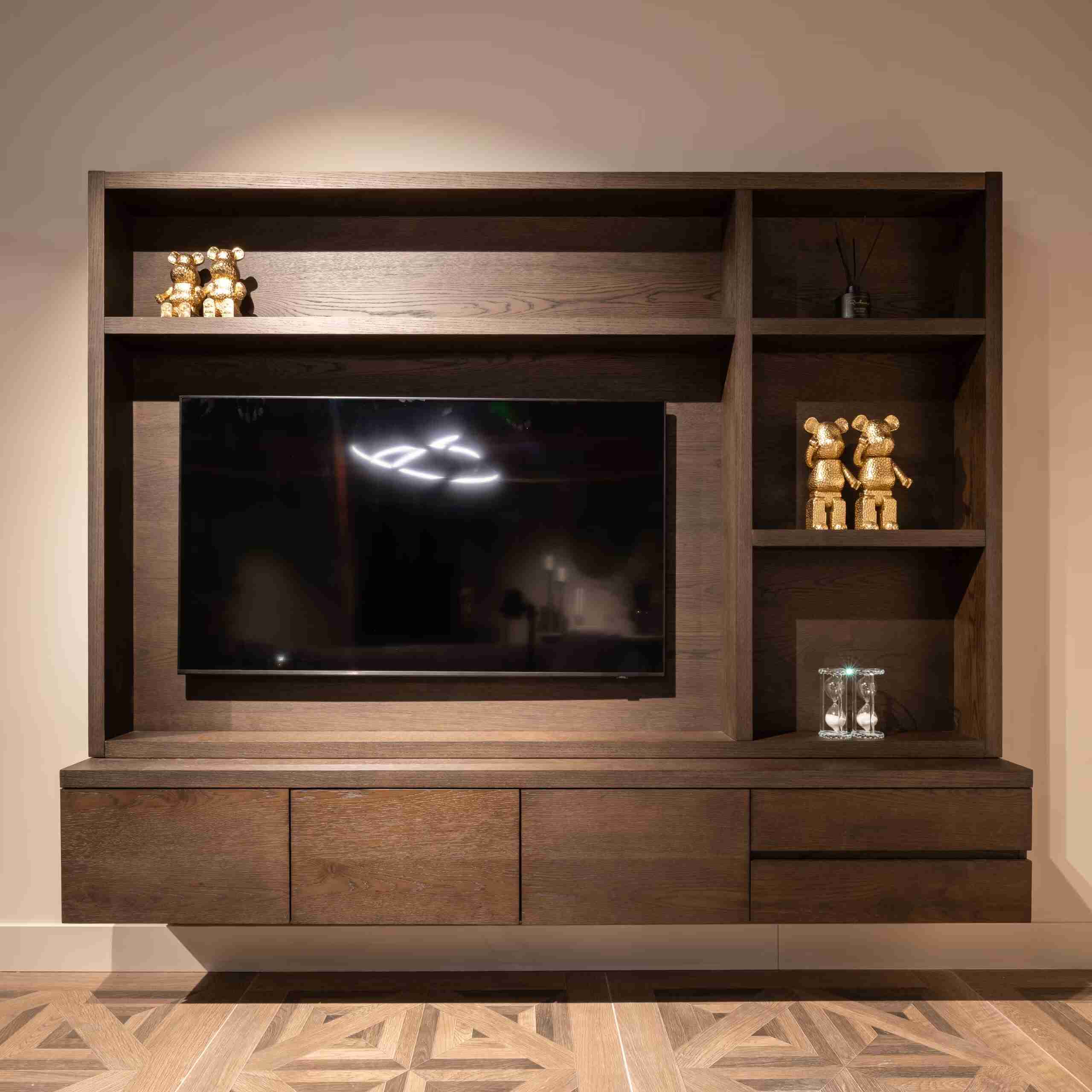 Richmond Zwevende TV-kast Lachance Eikenfineer, 176 x 220cm - bruin - cinewall