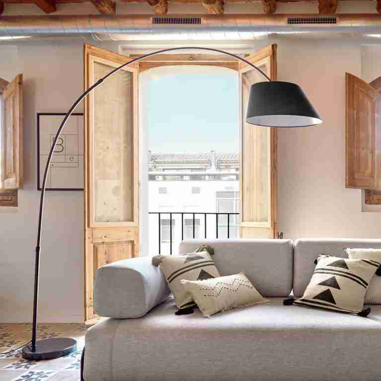 Kave Home Vloerlamp 'May', kleur zwart