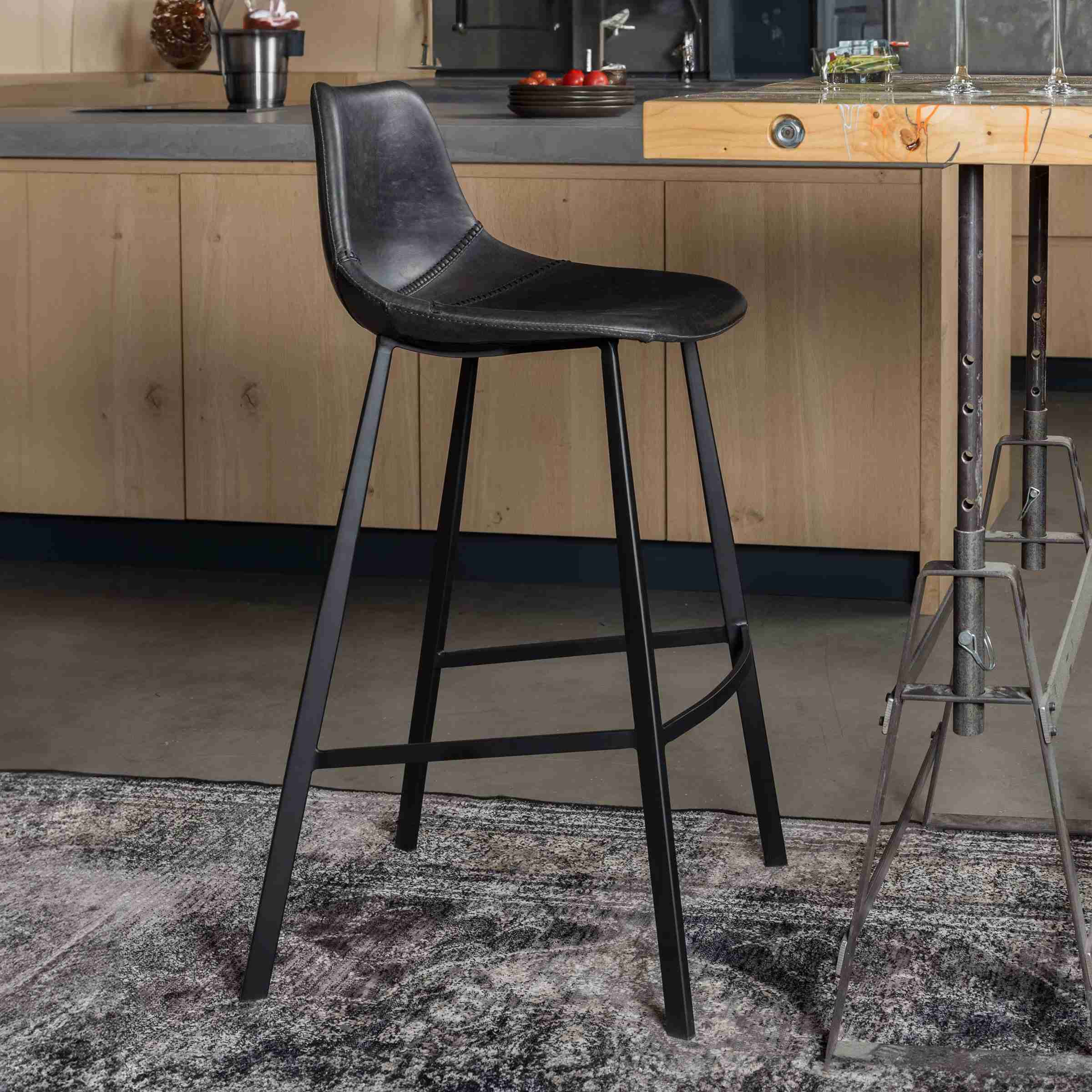 Dutchbone Barkruk 'Franky' PU (zithoogte 65cm), kleur Zwart